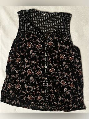 1x Black Floral Sleeveless Button-Front Women's Top